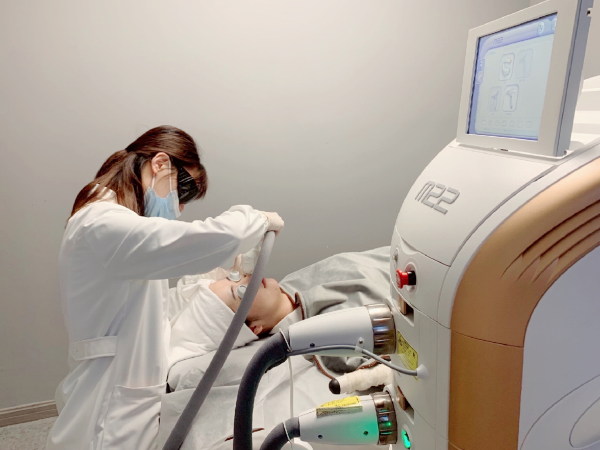 射頻美容儀和光子嫩膚的區(qū)別，怎么選？