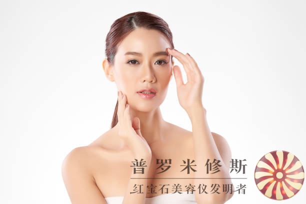 科技提升容顏！新一代法令紋美容儀助你平滑肌膚紋路