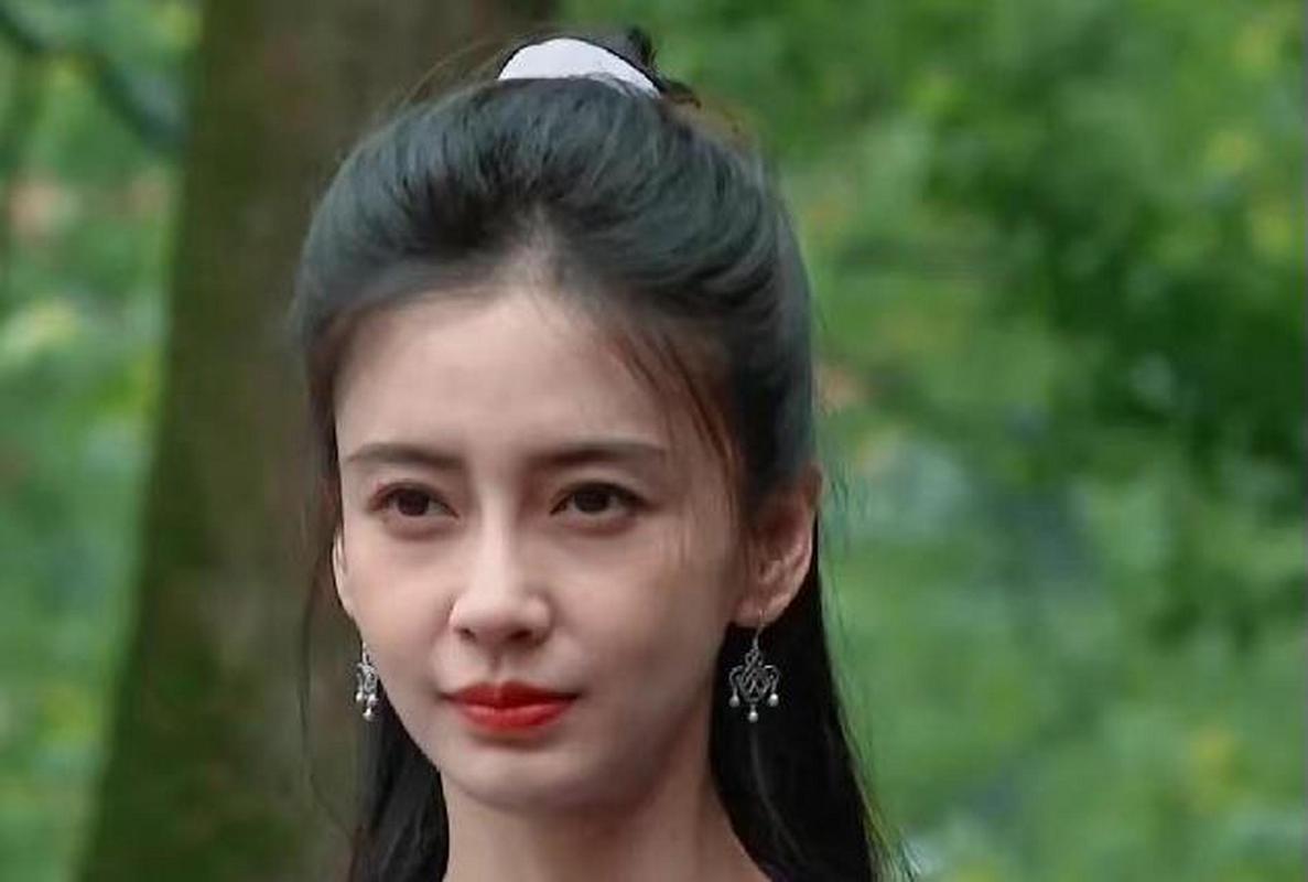 科普一下，是個人都有法令紋