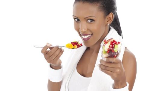 牛奶魔法美白！獨(dú)家食療秘方，讓肌膚喝出牛奶般嫩白無(wú)瑕!