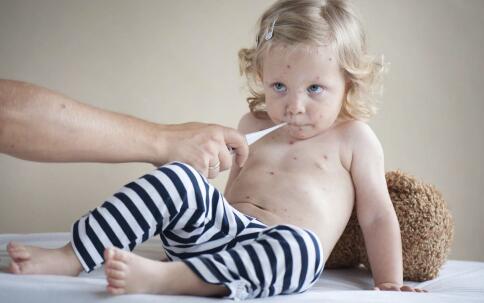 中醫(yī)祛痘 用食物與肌膚“戰(zhàn)痘”到底