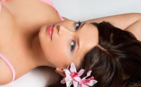 經(jīng)常托腮會生永久性皺紋