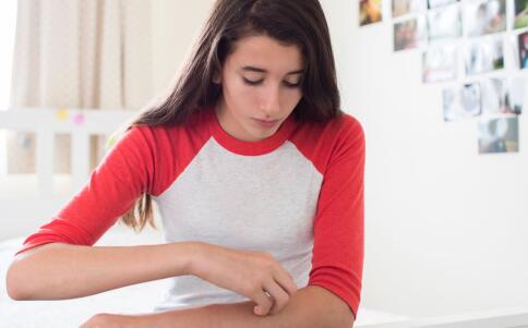 托腮會(huì)造成永久性皺紋 專家證實(shí)這一傳言